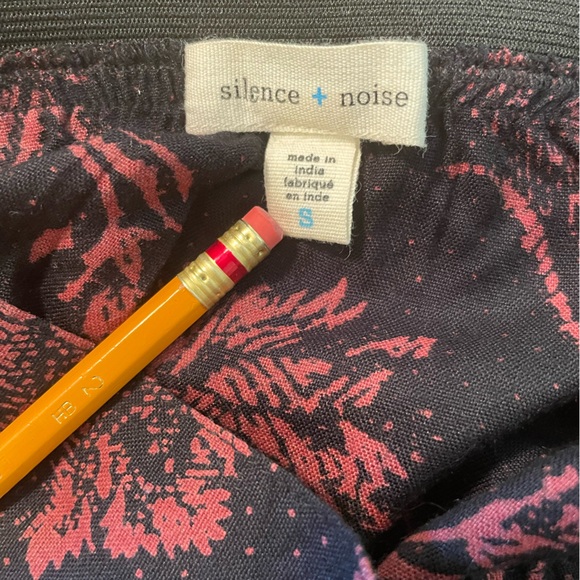 Silence + Noise red and black floral mini skirt - Picture 2 of 8